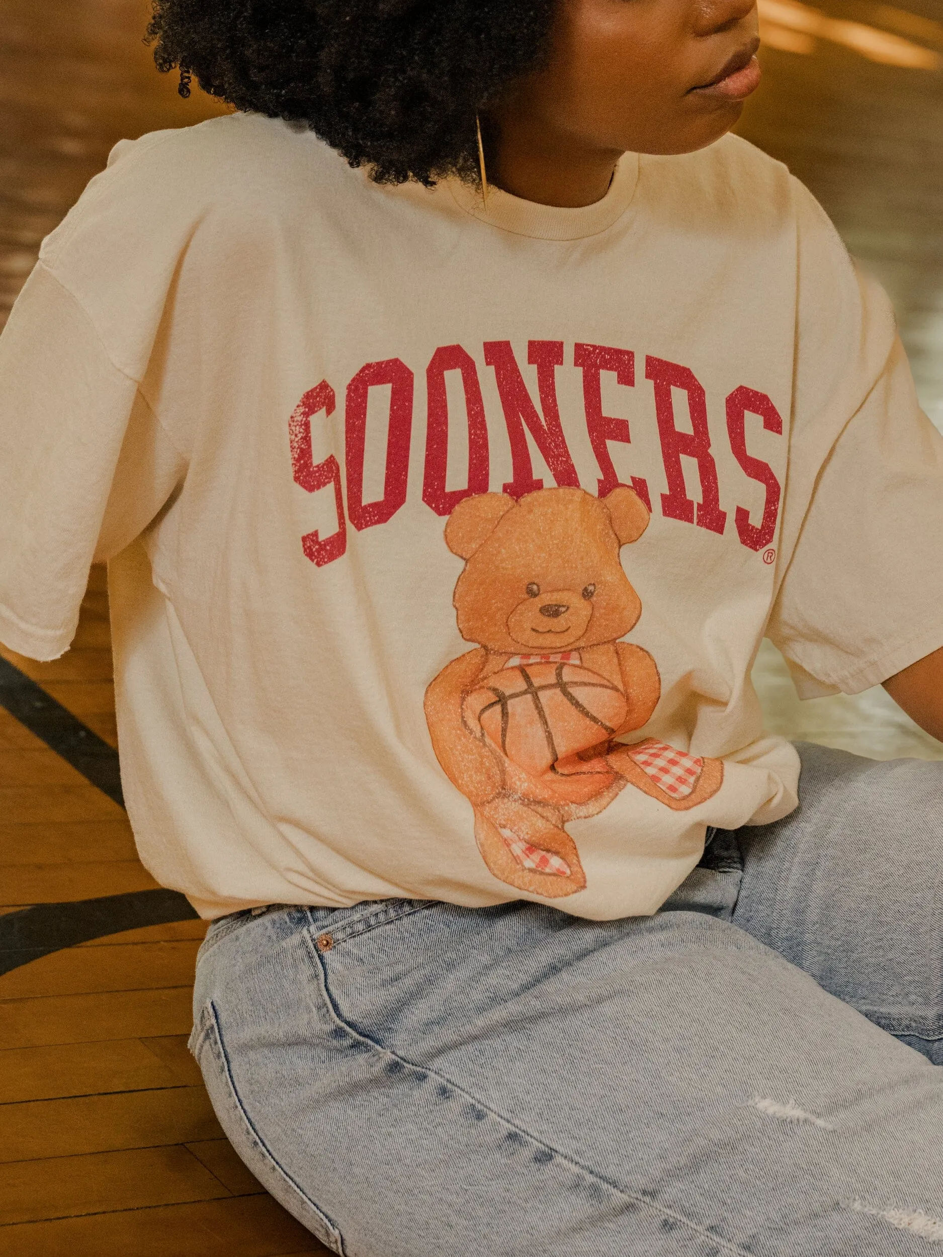 OU Sooners Basketball Bear Off White Thrifted Tee