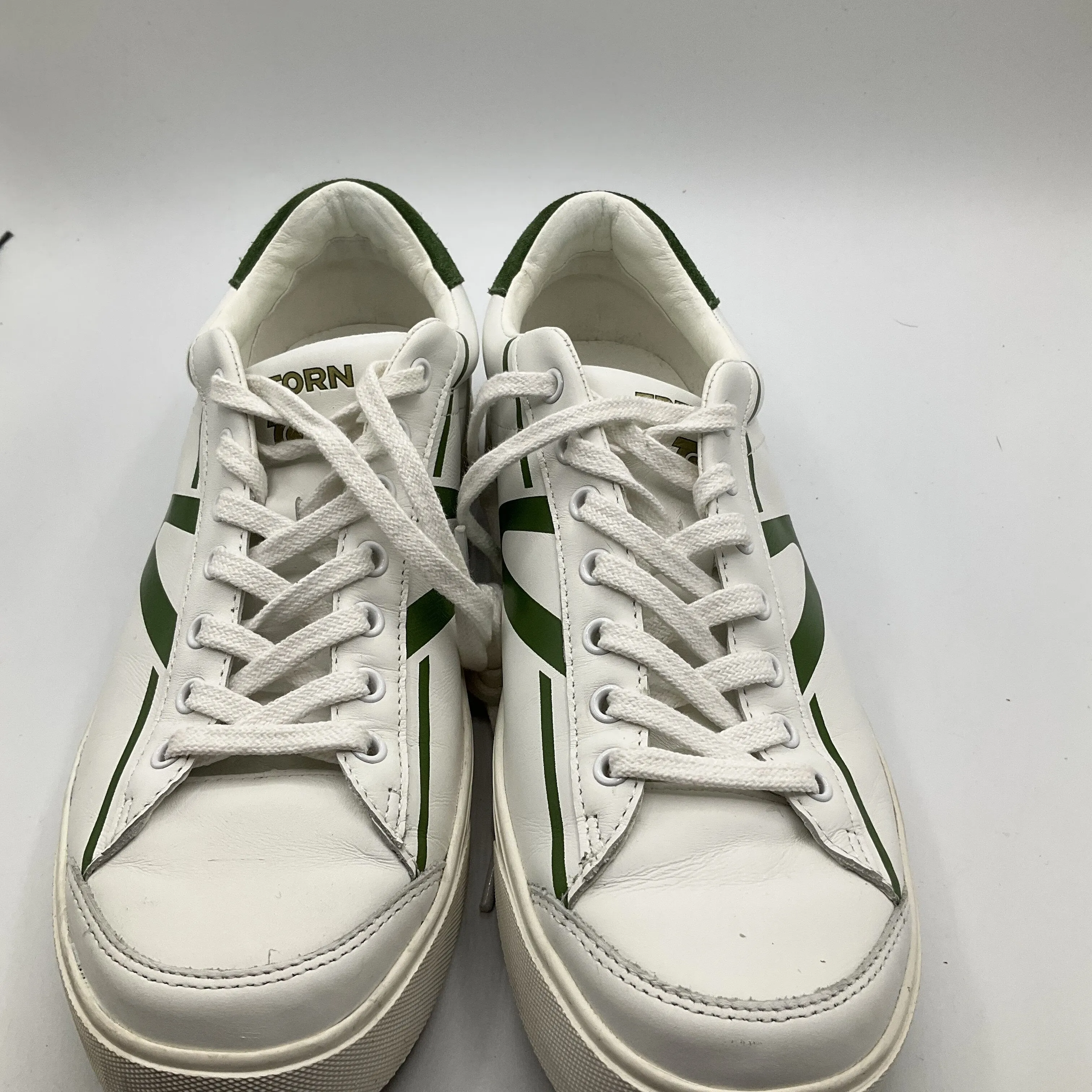 Shoes Sneakers By Cmc  Size: 9