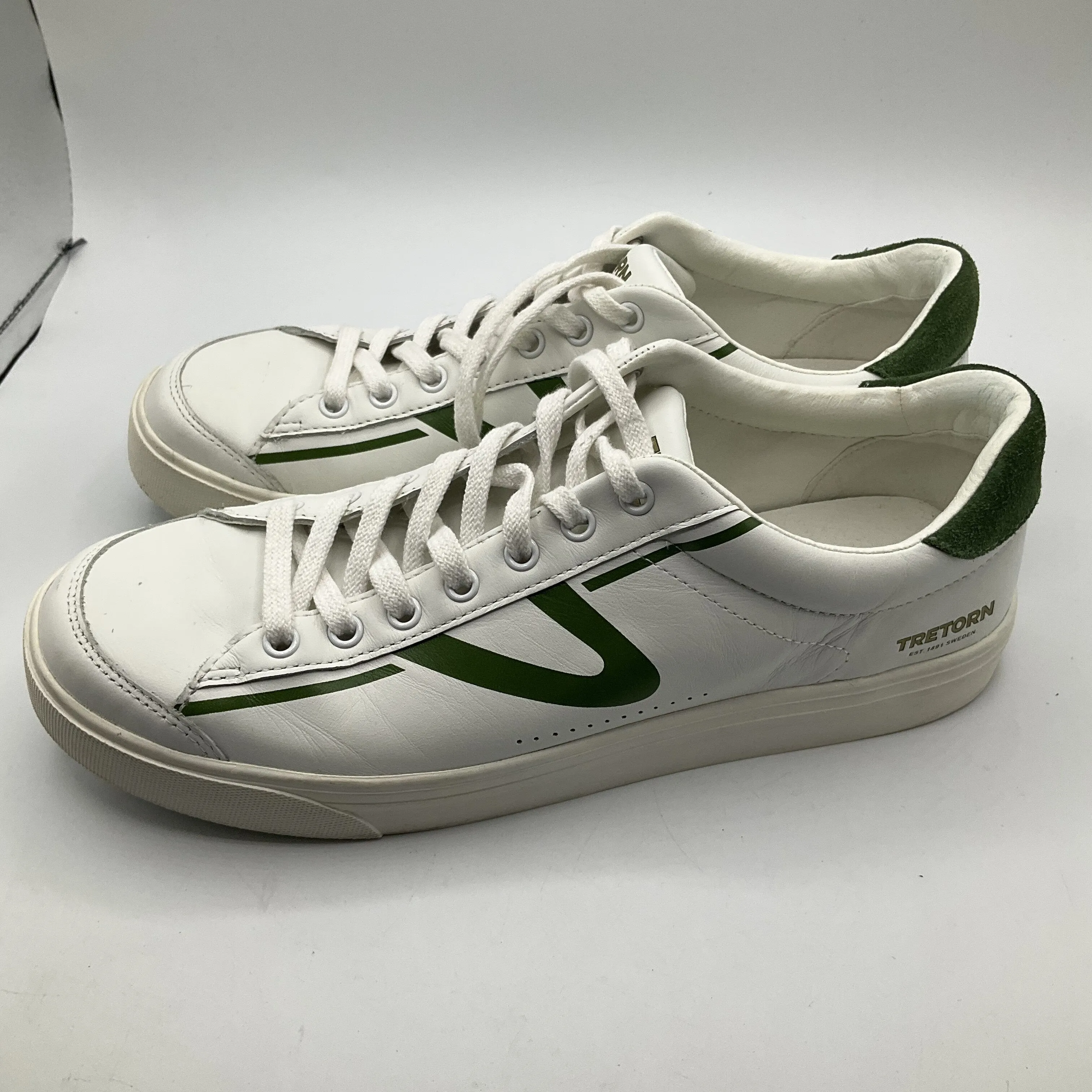 Shoes Sneakers By Cmc  Size: 9