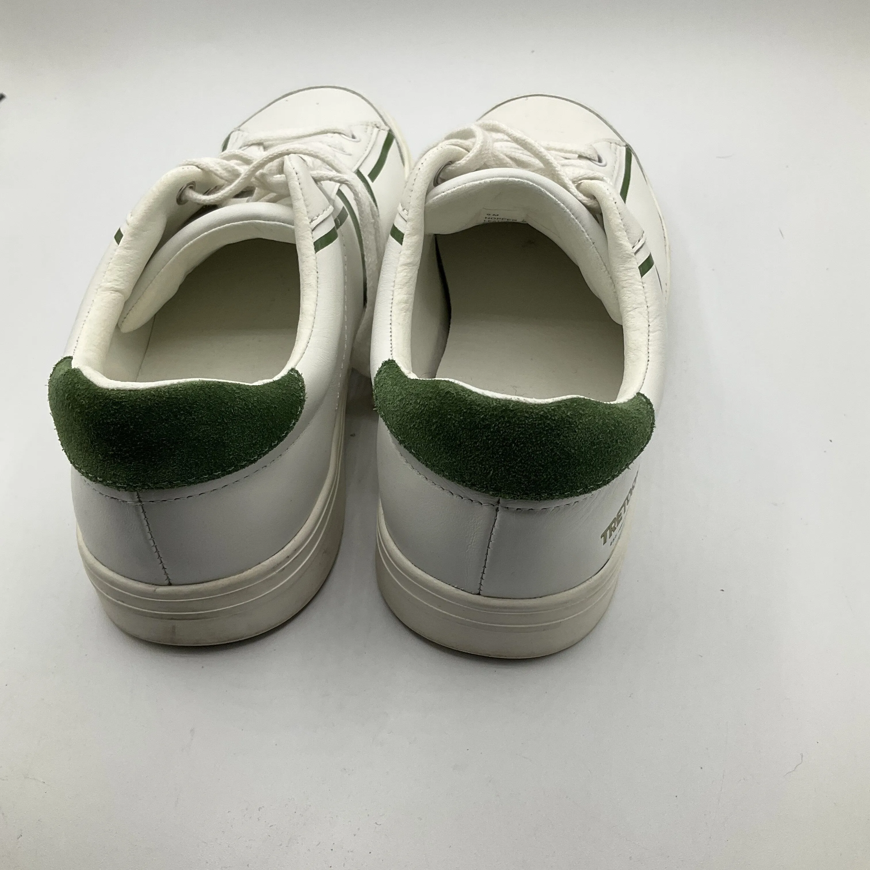 Shoes Sneakers By Cmc  Size: 9