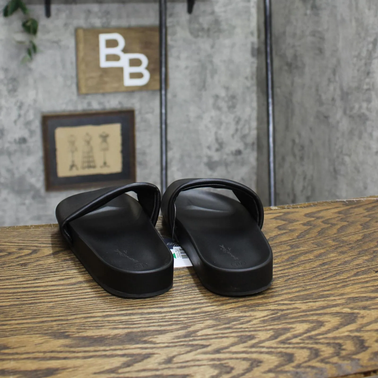 Universal Thread Women's Maya Footbed Sandals 89469304 Black 10M